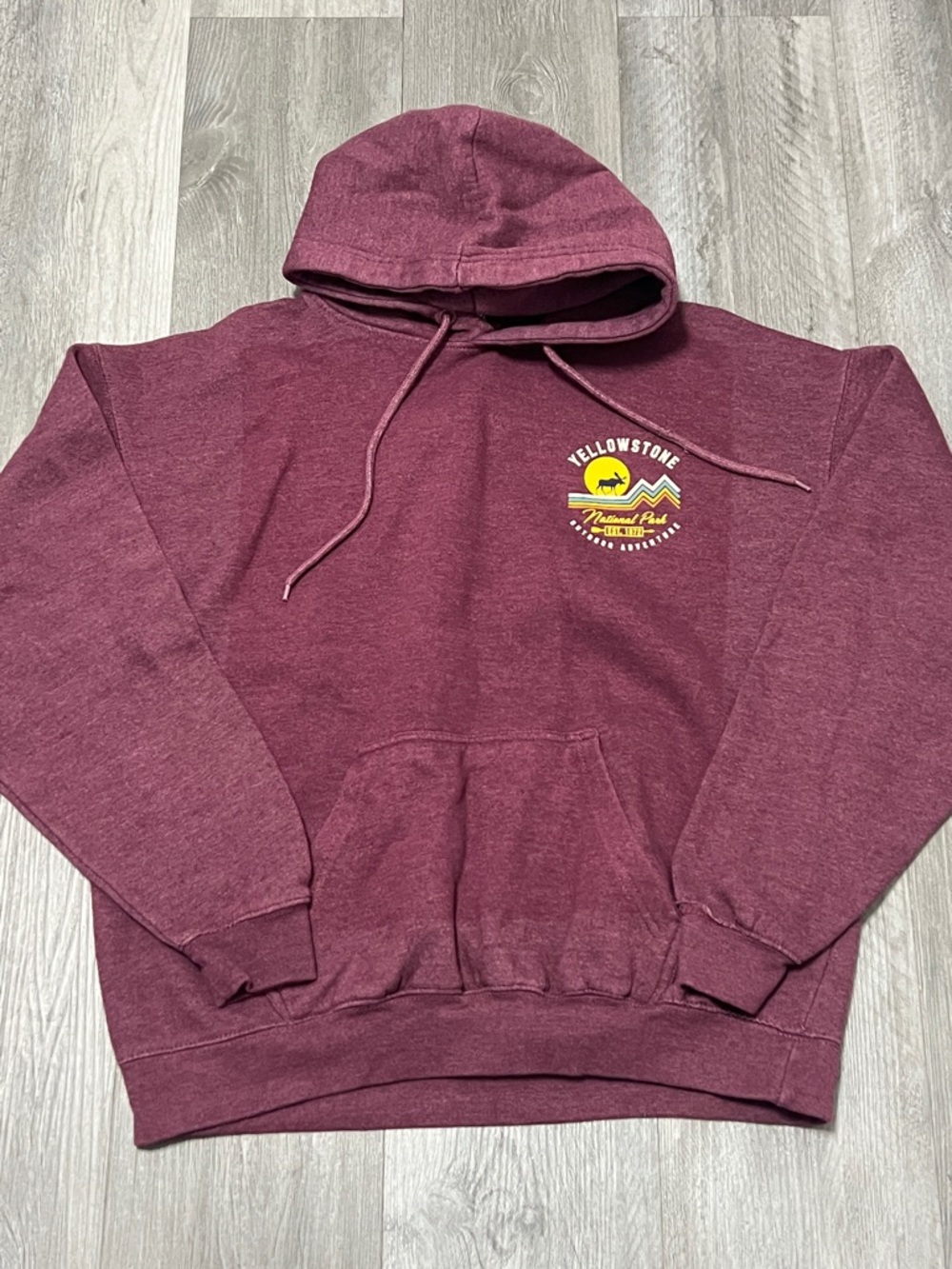 Yellowstone National Park woman’s Maroon Hoodie Pullover/ size L